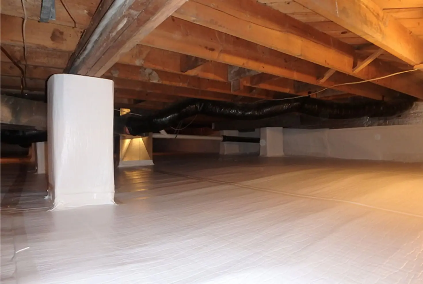 Encapsulated Crawl Space With Vapor Barrier and Insulated Ductwork